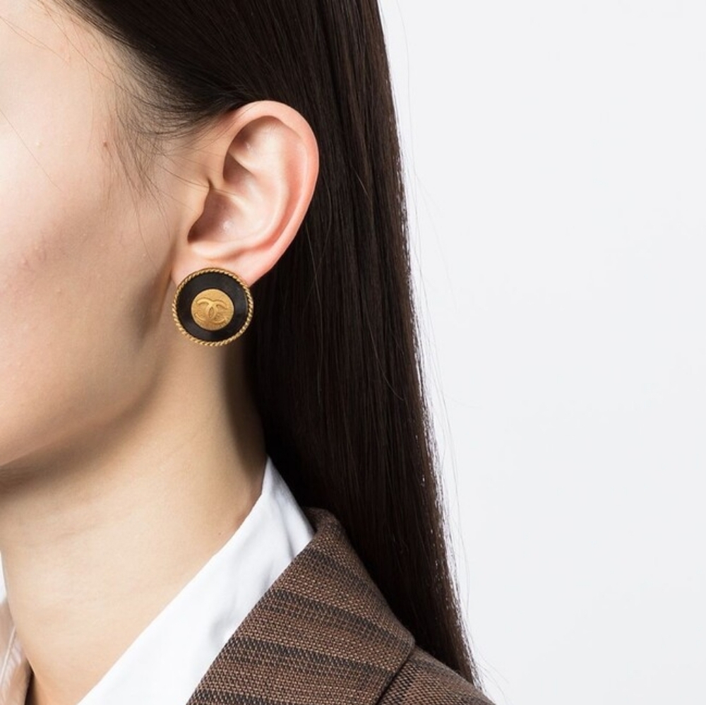 CHANEL Vintage Gold Sunburst CC Logo & Wood Clip Y2K Earrings CHANEL 93A France - Picture 5 of 17